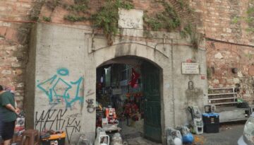 Osmanlı yapısı Galata Bedesteni üzerinde reaksiyon çeken imaj