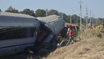 Polonya’da vahim kaza: Tren ile kamyon çarpıştı