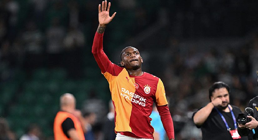 Sporting taraftarından Leao’ya protesto!