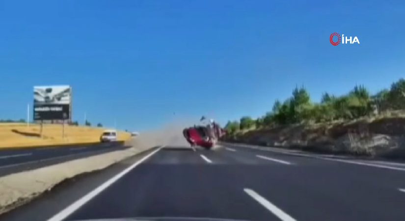 Takla atarak karşı yola geçti, 2 araca çarptı. 1 meyyit, 7 yaralı