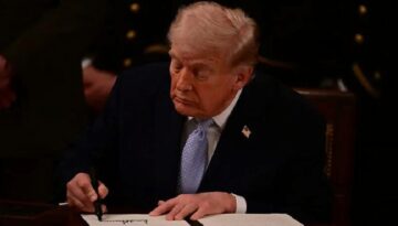 Trump imzaladı! ABD, üç kesimde muhakkak Kanada eserlerine ithalat yasağı getiriyor
