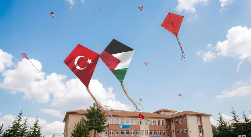Uçurtmalar Gazzeli çocuklar için yükselecek