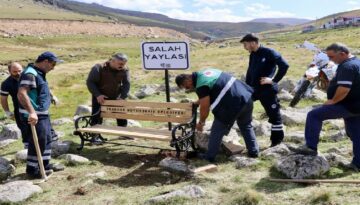 Yayla yayla olalı bu türlü ilgi görmedi, Salah taşının yanına bank konuldu
