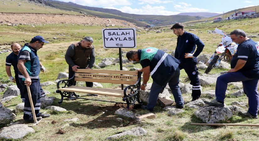 Yayla yayla olalı bu türlü ilgi görmedi, Salah taşının yanına bank konuldu