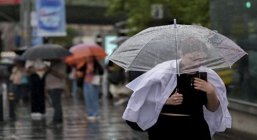 Yaz havasında eylül. Evvel 30 derece sıcaklık akabinde kuvvetli yağmur