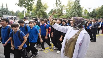 Yeni eğitim öğretim yılının birinci ders zili çaldı