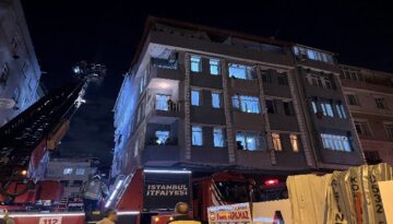 Zeytinburnu’nda 5 katlı binanın bodrumunda yangın