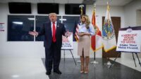 ABD Başkanı Trump, erken oy kullanma süreçlerinin başladığı Florida’da oyunu kullandı