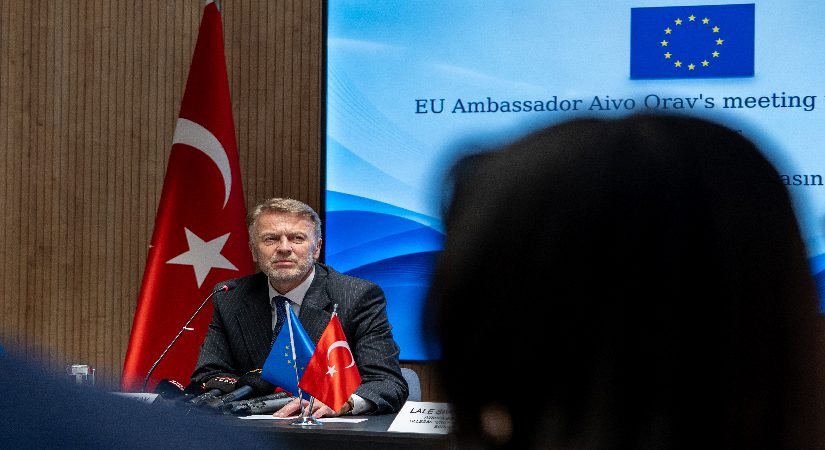 AB’den Türklere vizesiz Avrupa iletisi: “Altı kriter için üst seviye talimat verildi”