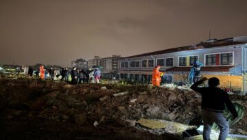 Antalya’da hortum emekçi konteynerini parçaladı. 4 personel öldü, 1 emekçi yaralandı