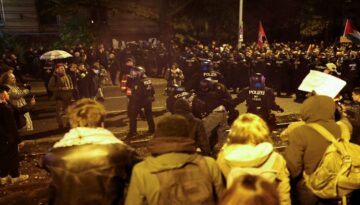 Avrupa’daki protesto dalgası Almanya’ya sıçradı, polis göstericiler müdahale etti