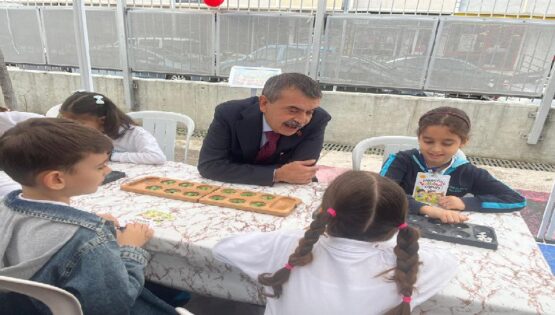 Bakan Tekin: Aileleri oyun sürecine dâhil etmek istiyoruz