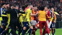 Bir sefer daha tüm dünyaya rezil olduk! Derbide yırtıcı batı sahneleri