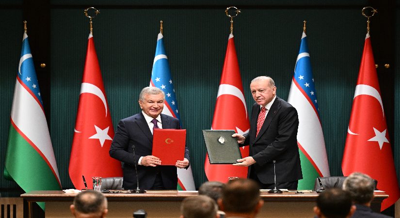 Cumhurbaşkanı Erdoğan, Özbekistan Cumhurbaşkanı Mirziyoyev ile görüştü. 5 muahede imzalandı