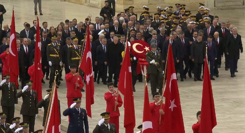 Cumhuriyet 103 yaşında. Devlet erkanı Ata’nın huzurunda