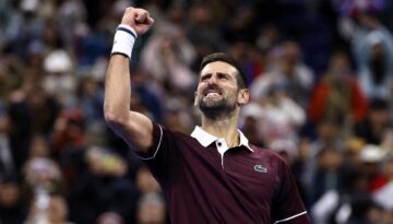Djokovic, Zverev’i eledi ve Rafael Nadal’ın rekorunu tarihe gömdü