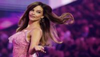 Doğumdan 6 hafta sonra Victoria’s Secret defilesine çıktı