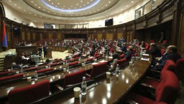 Ermenistan parlamentosunda yumruk yumruğa hengame