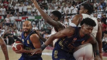 Fenerbahçe Tarfin, İzmir deplasmanında Karşıyaka’yı farklı yendi
