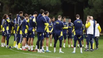 Fenerbahçe’de Dirk Kuyt’la birinci egzersiz