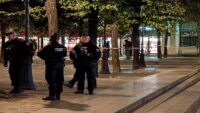 Fransa’da Paris ve birtakım kentlerdeki kısmi sokağa çıkma yasağı uzatıldı