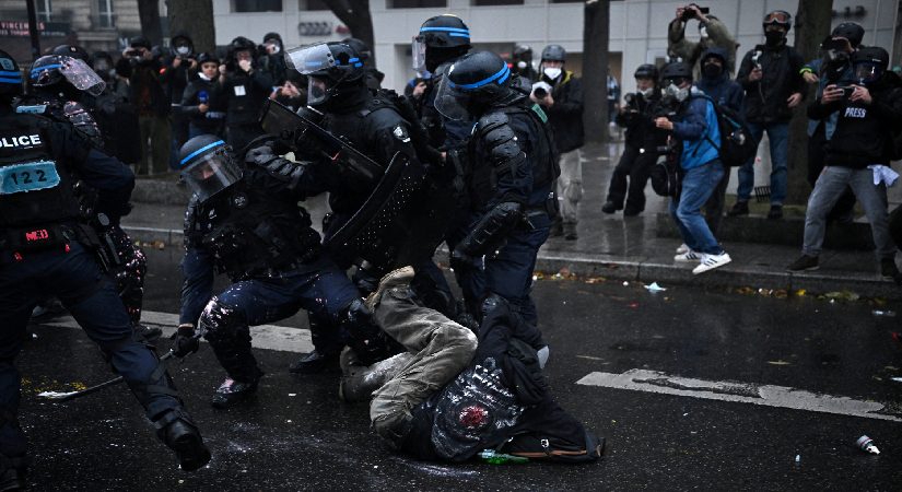 Fransa’da tansiyon yüksek. Polis göstericilere müdahale ediyor