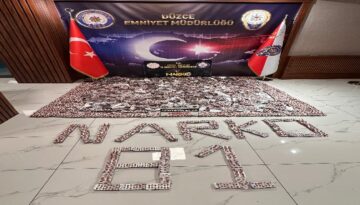 İki yolcu otobüsüne baskın: 22 milyon lira kıymetinde uyuşturucu ele geçirildi