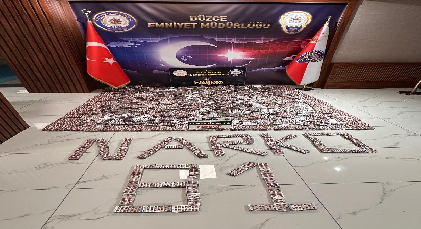 İki yolcu otobüsüne baskın: 22 milyon lira kıymetinde uyuşturucu ele geçirildi