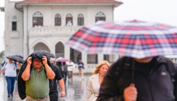 İstanbul’a yağmur ve fırtına geliyor. Sel ve su baskını uyarısı yapıldı