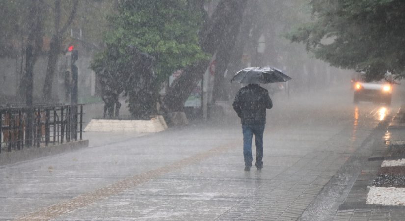 İstanbul’da akşam saatleri için yeni ihtar. Yağışlar ne kadar sürecek?