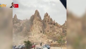 Kapadokya’da peribacası çöktü. Yaralılar var