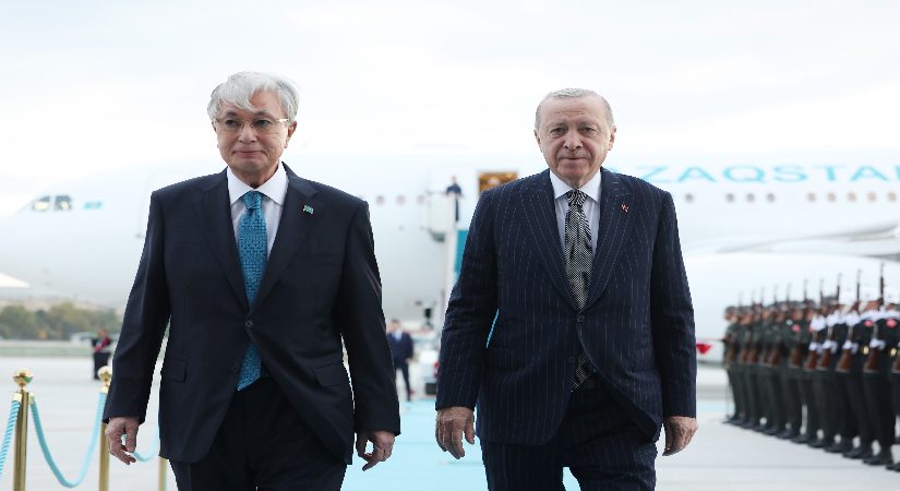 Kazakistan Cumhurbaşkanı Tokayev Ankara’da. Cumhurbaşkanı Erdoğan merasimle karşıladı