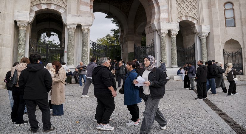 KPSS Ortaöğretim oturumu başladı. Milyonlarca aday yer döküyor