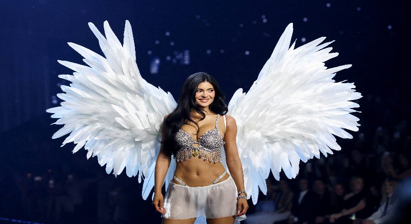 Kylie Jenner birinci defa podyumda. 50 milyon dolarlık rekor