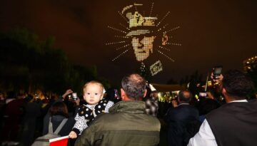 Manisa’da Cumhuriyet kutlamalarında 1000 dron ile gökyüzünde Atatürk portresi oluşturuldu