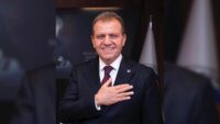Mersin Belediye Başkanı Vahap Seçer kimdir, sebep gözaltına alındı?