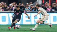 Messi hem kadro arkadaşlarını hem de rakipleri çalımladı