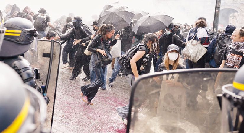 Öfke okullardan sokaklara taştı! Fransa’da gençlik patladı