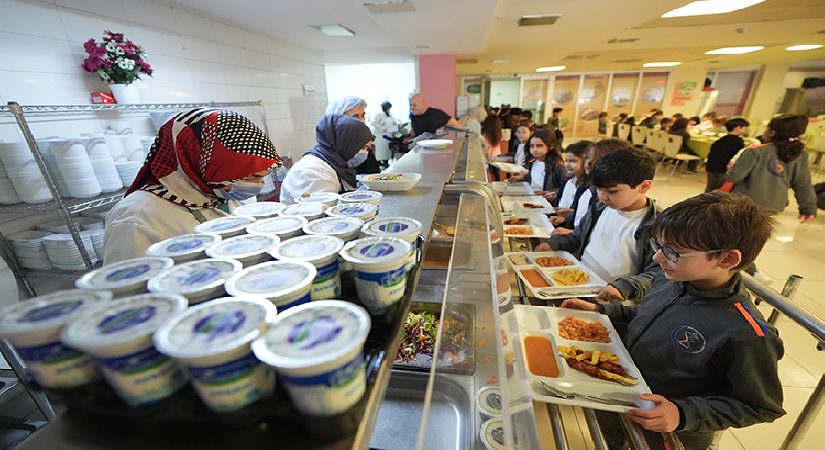 Okullarda fiyatsız öğlen yemeği için anket