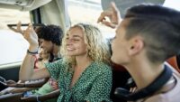 Otobüslerde kulaklıksız müzik dinleyenlere para cezası geliyor