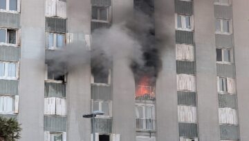 Paris yakınlarında bir apartmanda çıkan yangında 25 kişi yaralandı