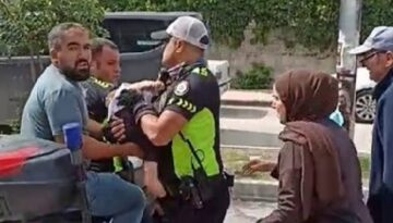 Polis, şuuru kapanan bebeği motosikletle hastaneye yetiştirdi