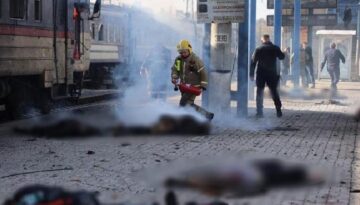 Rusya Ukrayna’da tren istasyonunu vurdu: 13 meyyit, 10 yaralı