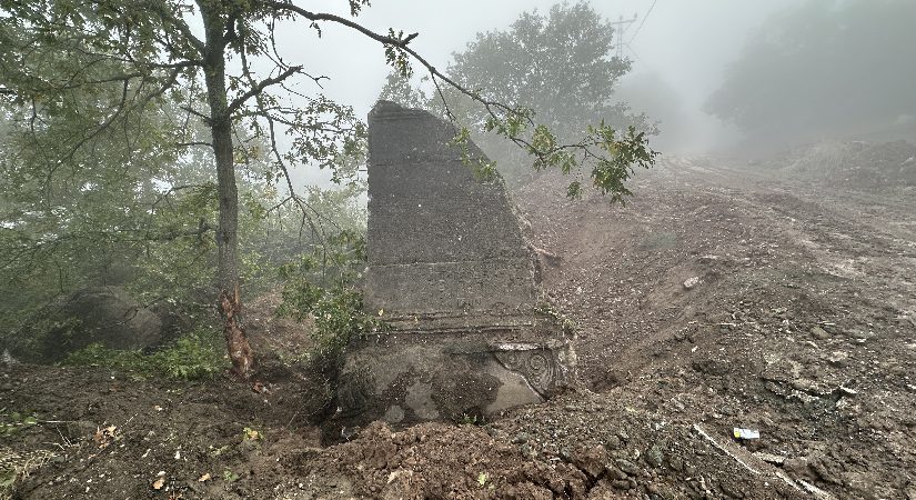 Sakarya’da yol çalışmasında antik yazıtlı taş blok bulundu
