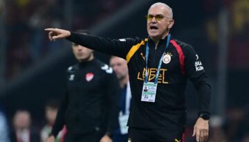 Saraloğlu. “Kırmızı karttan evvel faul vardı. Hakem çok isteksizdi.”