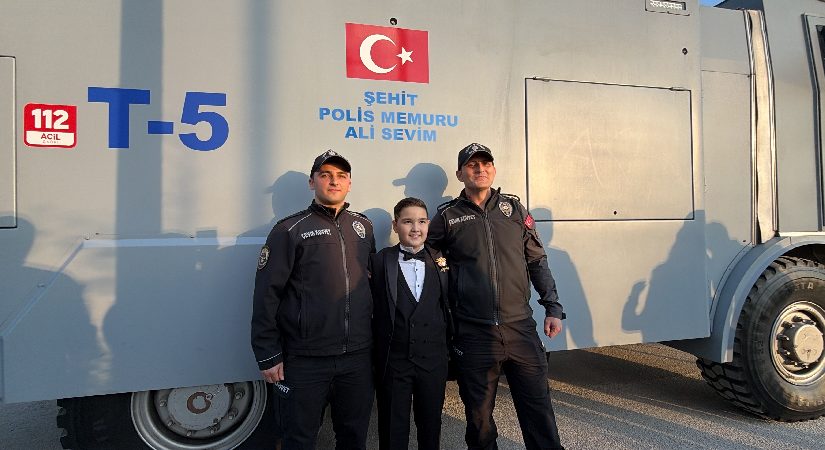 Şehit oğluna anlamlı hediye. Babasının isminin verildiği TOMA sünnet arabası oldu
