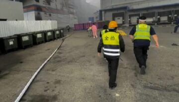 Tayvan’da bir dükkan alevler içinde kaldı: Bir aile yok oldu