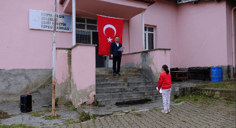 Tek öğrencili okulda merasim.. ‘Cumhuriyet budur’