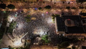 Tel Aviv’de Netanyahu tersi şov. On binlerce kişi meydanlara indi