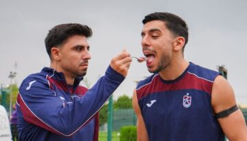 Trabzonspor’da evvel egzersiz sonra doğum günü kutlaması vardı